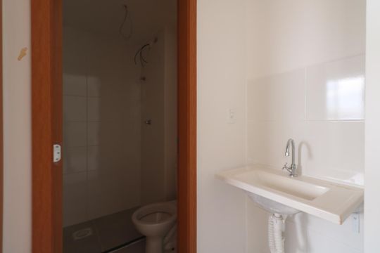 Banheiro de apartamento à venda com 2 quartos, 36m² em Vila Palmares, São Caetano do Sul