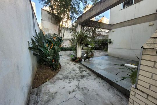 Casa à venda com 3 quartos, 200m² em Vila Sofia, São Paulo
