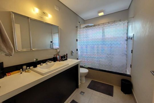 Casa à venda com 3 quartos, 200m² em Vila Sofia, São Paulo