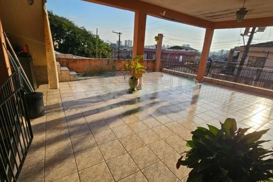 Casa à venda com 3 quartos, 210m² em Vila Inglesa, São Paulo