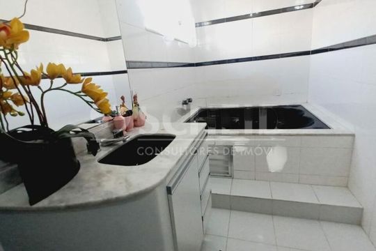 Casa à venda com 4 quartos, 220m² em Cidade Dutra, São Paulo