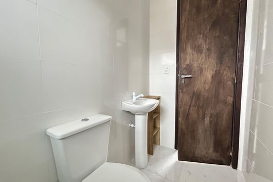 Banheiro de apartamento para alugar com 1 quarto, 35m² em São João do Rio Vermelho, Florianópolis