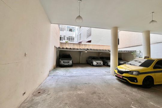 Garagem de apartamento à venda com 2 quartos, 80m² em Copacabana, Rio de Janeiro