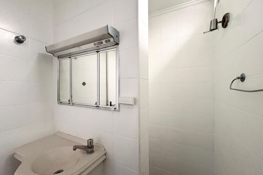Banheiro de casa à venda com 3 quartos, 150m² em Vila Fiat Lux, São Paulo