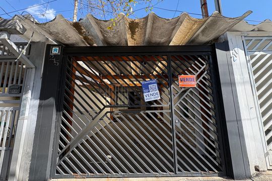 Fachada de casa à venda com 3 quartos, 150m² em Vila Fiat Lux, São Paulo