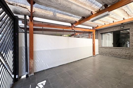 Garagem de casa à venda com 3 quartos, 150m² em Vila Fiat Lux, São Paulo