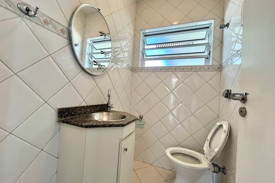 Lavabo 2 de casa à venda com 3 quartos, 240m² em Jardim Prudência, São Paulo