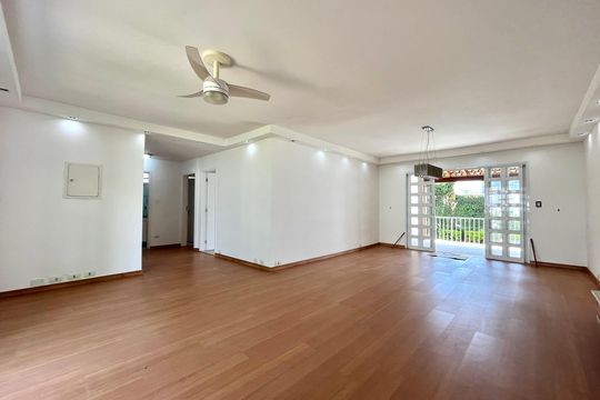 Casa à venda com 3 quartos, 240m² em Jardim Prudência, São Paulo