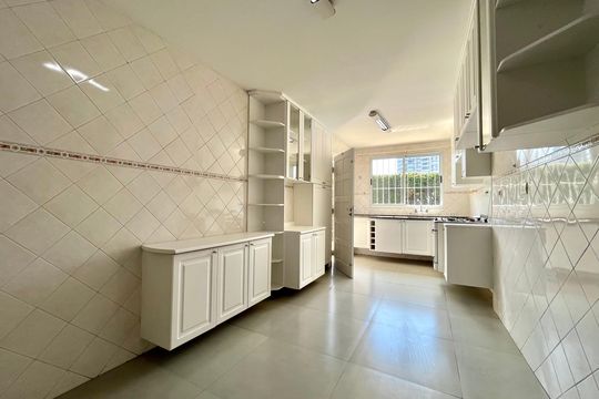 Cozinha de casa à venda com 3 quartos, 240m² em Jardim Prudência, São Paulo