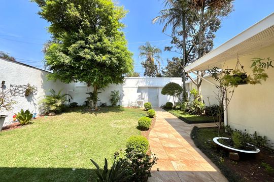 Área externa de casa à venda com 3 quartos, 240m² em Jardim Prudência, São Paulo