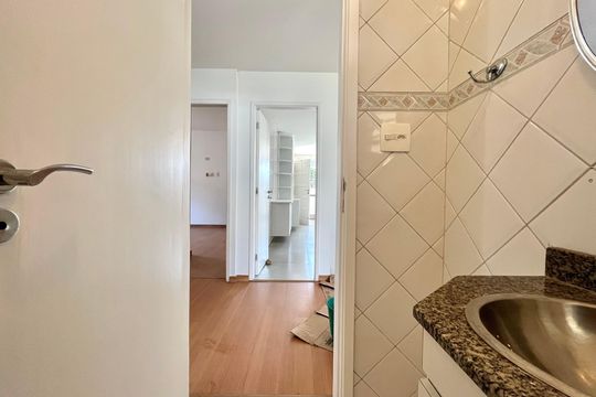 Lavabo de casa à venda com 3 quartos, 240m² em Jardim Prudência, São Paulo