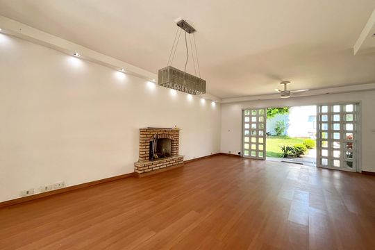 Sala de casa à venda com 3 quartos, 240m² em Jardim Prudência, São Paulo