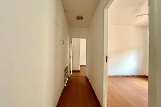 Corredor de casa à venda com 3 quartos, 240m² em Jardim Prudência, São Paulo