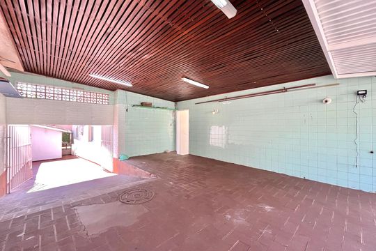 Garagem de casa à venda com 3 quartos, 240m² em Jardim Prudência, São Paulo