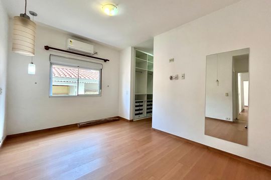 Suíte de casa à venda com 3 quartos, 240m² em Jardim Prudência, São Paulo