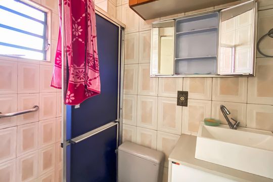 Banheiro  de apartamento à venda com 2 quartos, 54m² em Cohab Padre Jose de Anchieta, São Paulo
