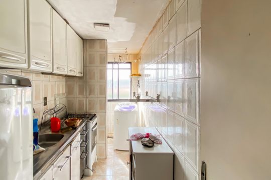 Cozinha  de apartamento à venda com 2 quartos, 54m² em Cohab Padre Jose de Anchieta, São Paulo