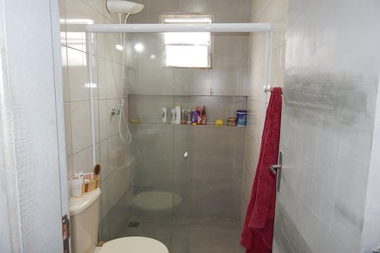 Banheiro de casa para alugar com 2 quartos, 128m² em Santa Cruz, Rio de Janeiro