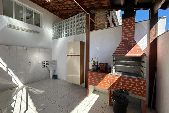 Casa à venda com 3 quartos, 130m² em Jardim Taquaral, São Paulo