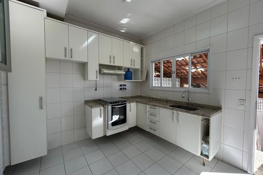 Casa à venda com 3 quartos, 130m² em Jardim Taquaral, São Paulo
