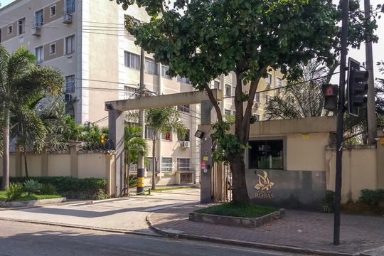 Fachada do Condomínio de apartamento para alugar com 2 quartos, 110m² em Parada de Lucas, Rio de Janeiro
