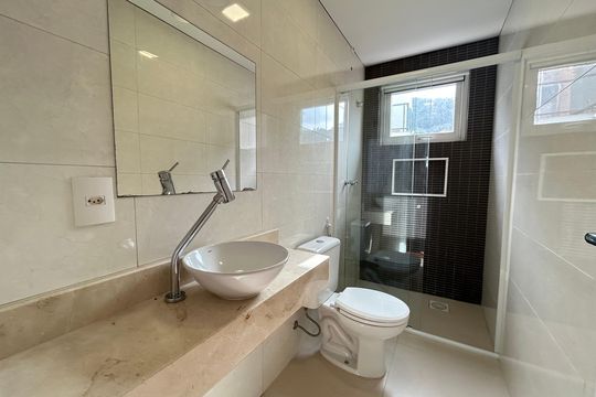 Casa de Condomínio para alugar com 4 quartos, 195m² em Lagoa da Conceição, Florianópolis