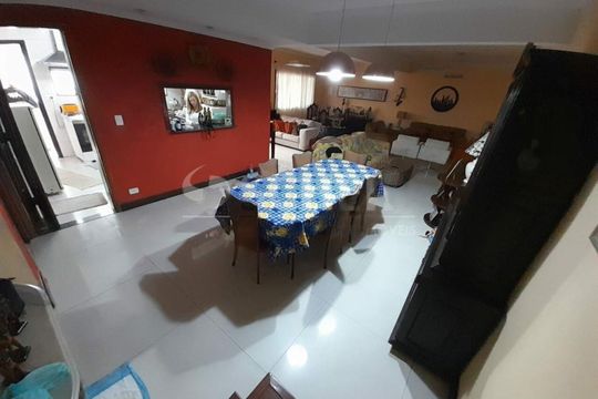 Casa à venda com 3 quartos, 175m² em Jardim das Imbuias, São Paulo
