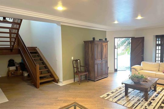 Sala de casa de condomínio à venda com 3 quartos, 290m² em Morada das Flores (aldeia da Serra), Barueri