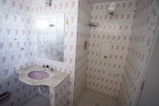 Banheiro de serviço de apartamento à venda com 3 quartos, 180m² em Setor Aeroporto, Goiânia