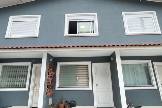 Fachada  de casa à venda com 2 quartos, 110m² em Vila Albano, São Paulo