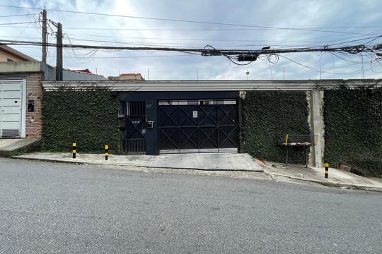 Fachada e portaria de casa à venda com 2 quartos, 110m² em Vila Albano, São Paulo
