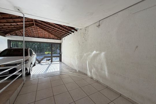 Garagem de casa à venda com 4 quartos, 496m² em Engordadouro, Jundiaí