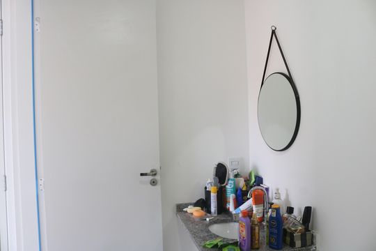 Banheiro de apartamento para alugar com 1 quarto, 25m² em Barra Funda, São Paulo