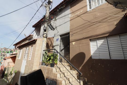 Fachada de casa à venda com 2 quartos, 100m² em Padroeira, Osasco