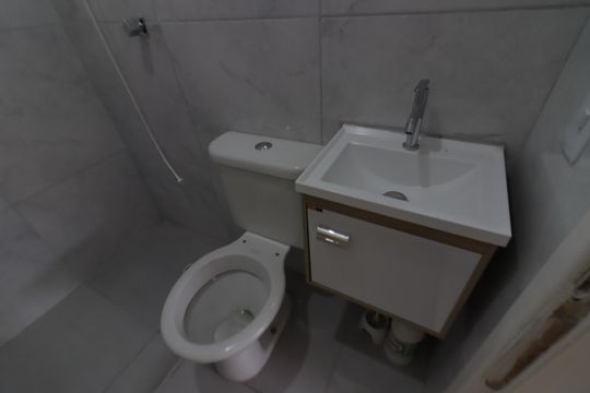 Banheiro de casa à venda com 2 quartos, 100m² em Padroeira, Osasco
