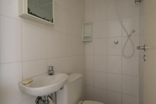 Banheiro de serviço de casa de condomínio à venda com 4 quartos, 245m² em Morumbi, São Paulo