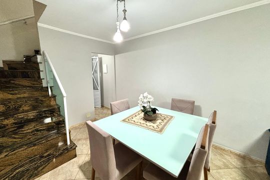 Casa à venda com 3 quartos, 200m² em Jardim Aricanduva, São Paulo