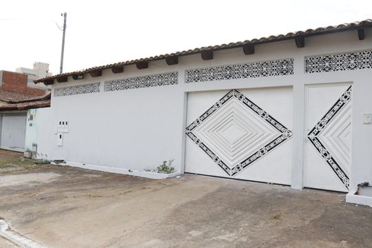 Casa à venda com 3 quartos, 275m² em Jardim América, Goiânia