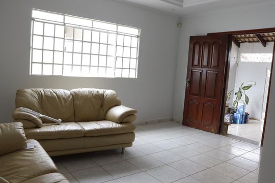 Casa à venda com 3 quartos, 275m² em Jardim América, Goiânia