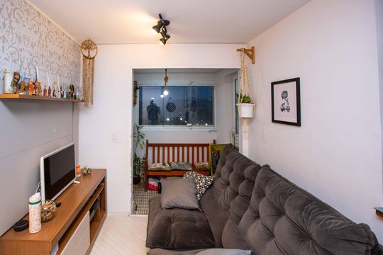 Sala de apartamento à venda com 2 quartos, 56m² em Taboão, Diadema