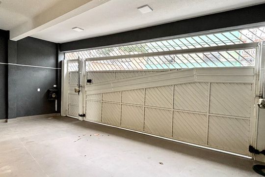 Garagem de casa à venda com 4 quartos, 231m² em Vila Euthalia, São Paulo