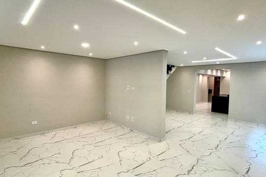Casa à venda com 4 quartos, 231m² em Vila Euthalia, São Paulo