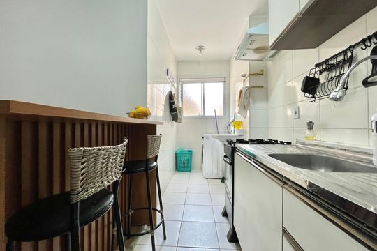 Cozinha de apartamento à venda com 2 quartos, 33m² em Jardim Itacolomi, São Paulo
