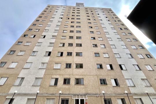 Fachada do bloco de apartamento à venda com 2 quartos, 33m² em Jardim Itacolomi, São Paulo