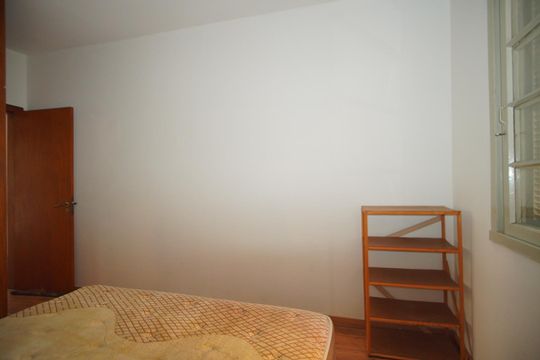 Quarto de apartamento à venda com 1 quarto, 68m² em Vila Ipiranga, Porto Alegre