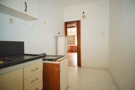 Cozinha de apartamento à venda com 1 quarto, 68m² em Vila Ipiranga, Porto Alegre