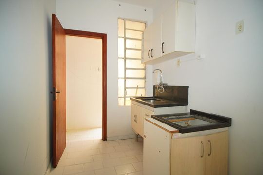 Cozinha de apartamento à venda com 1 quarto, 68m² em Vila Ipiranga, Porto Alegre