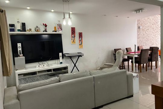 Casa à venda com 3 quartos, 180m² em Conjunto Residencial Butanta, São Paulo