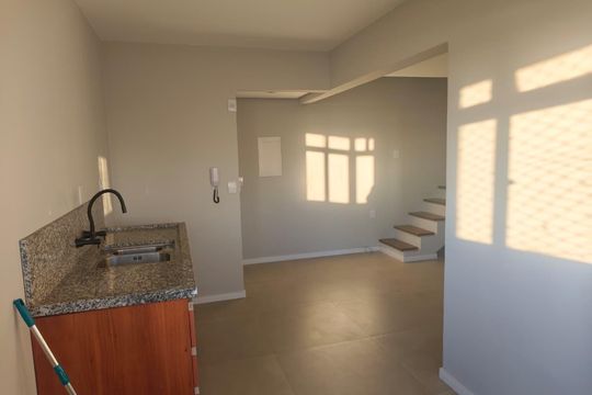 Cozinha de apartamento para alugar com 2 quartos, 150m² em Independência, Porto Alegre