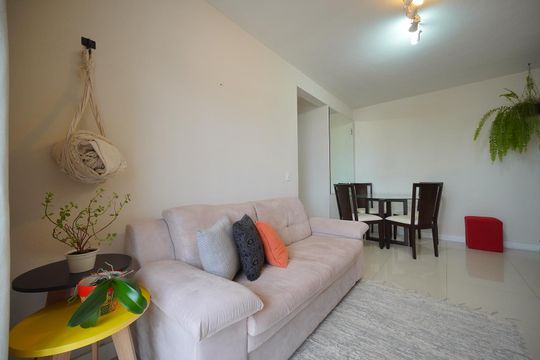 Sala de apartamento para alugar com 3 quartos, 75m² em Praia Comprida, São José